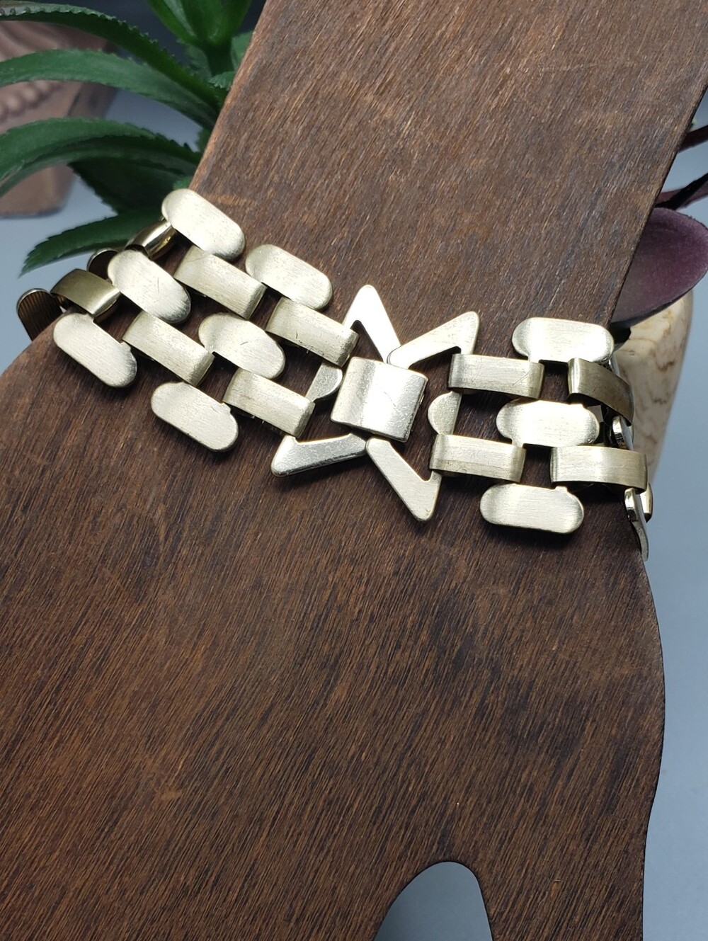 Gold Tone Wide Panther Link - Matte Finish Unisex Lightweight Very Flexible 7.25